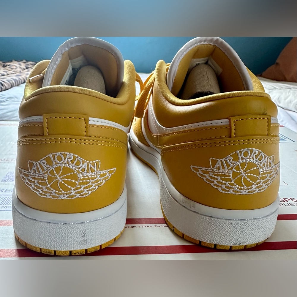 LIKE NEW Jordan 1 Low 'Pollen' - Picture 9 of 16